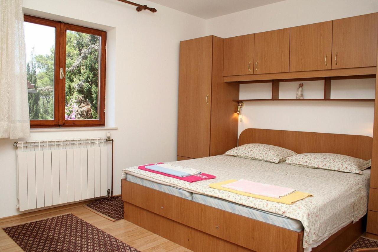 4634b Vrboska