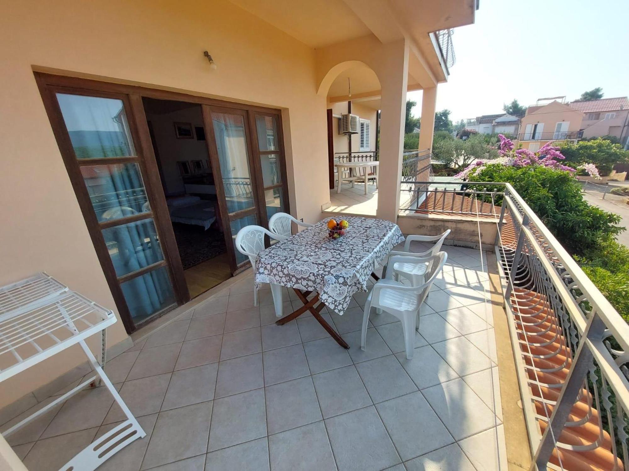 4634b Vrboska